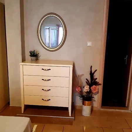Nefelis Apartman Néi Póri